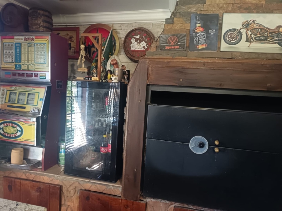4 Bedroom Property for Sale in Rhodesdene Northern Cape